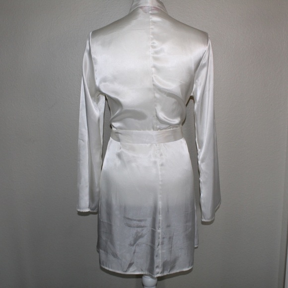 Pink Victoria Secret Vintage Y2k White Silky Embroidered Robe - Size Small - Picture 4 of 13